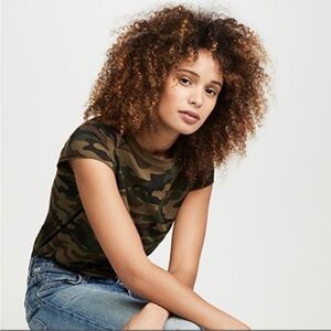 Nili Lotan Short Sleeve Baseball Tee in green Camo size medium